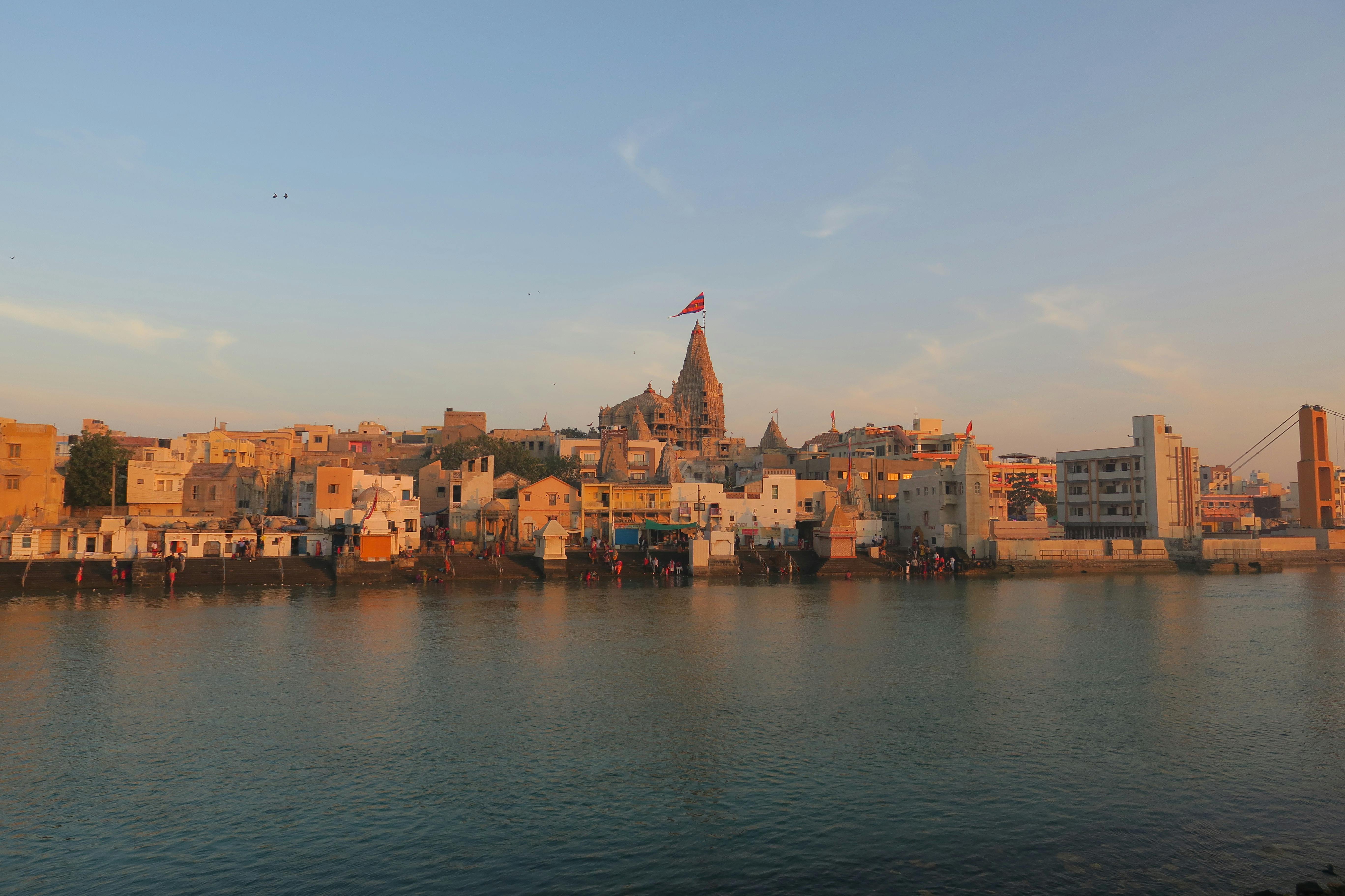Rituals on the banks of the Gomti river